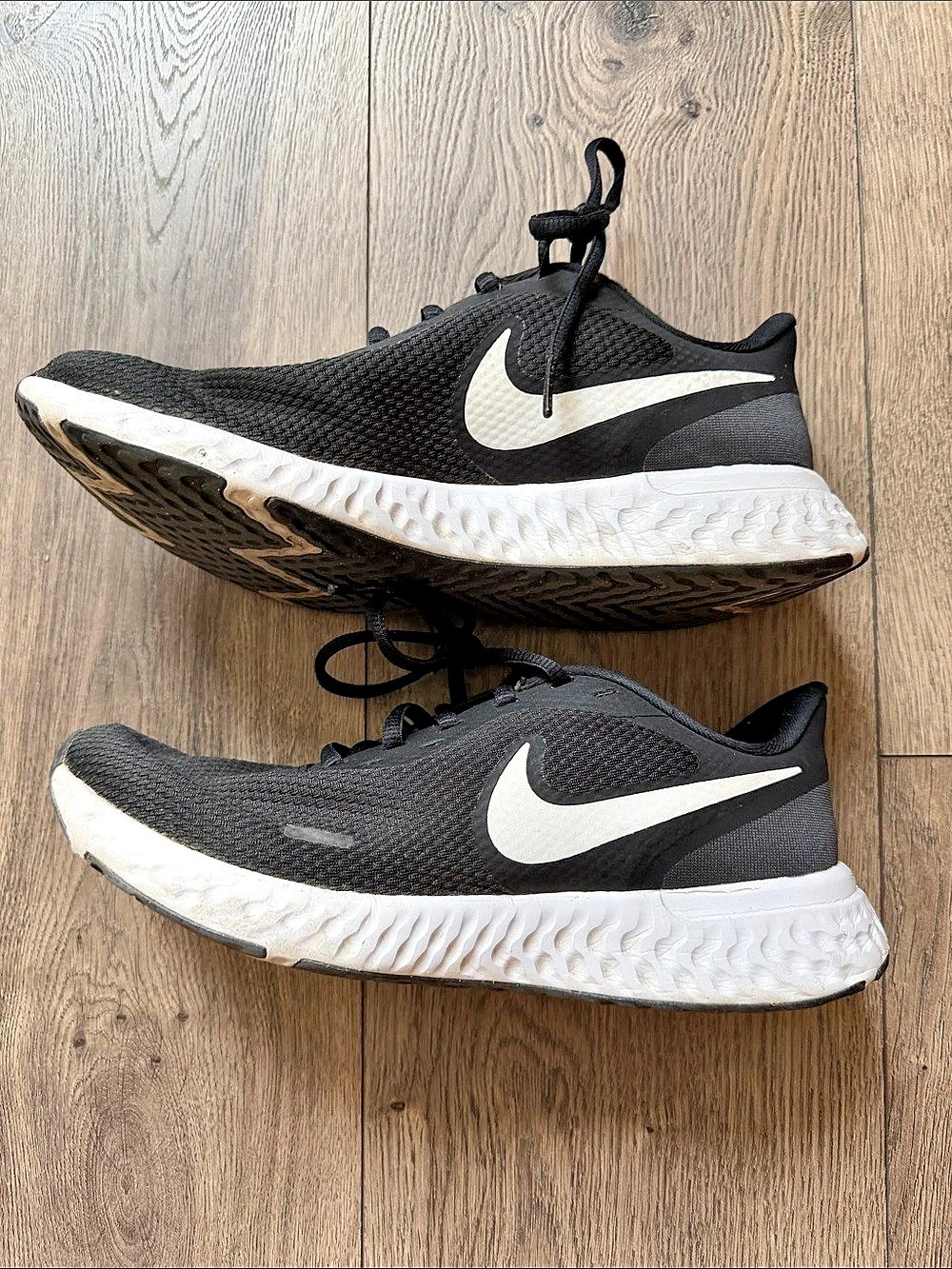 Nike Revolution 5 Black & White Athletic Shoes